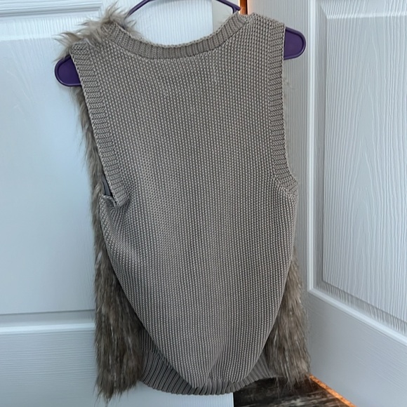 Faux fur vest - Picture 4 of 4